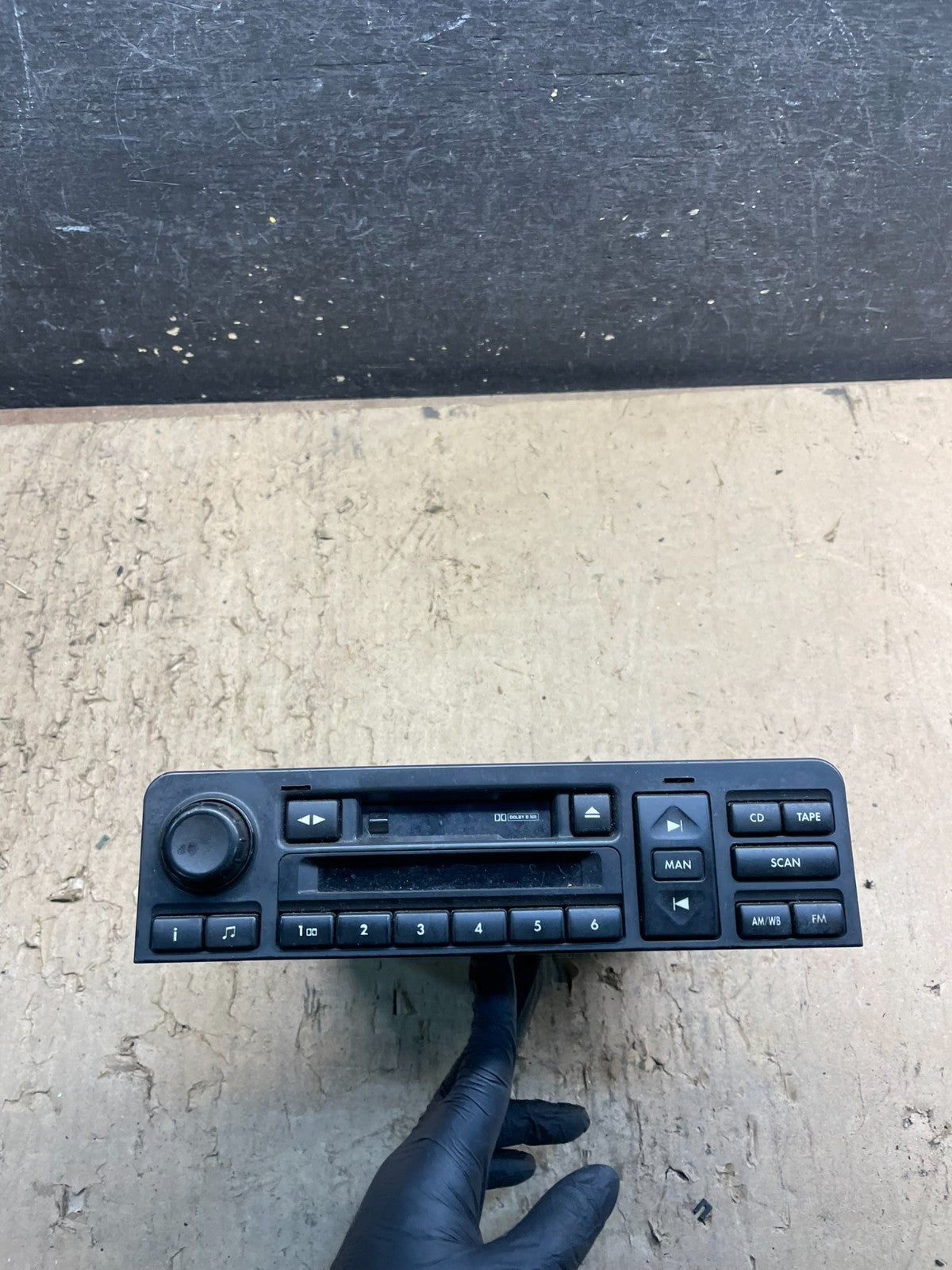1999 to 2002 Land Rover Range Rover Radio AM/FM Tape Cassette  W6930 DG0