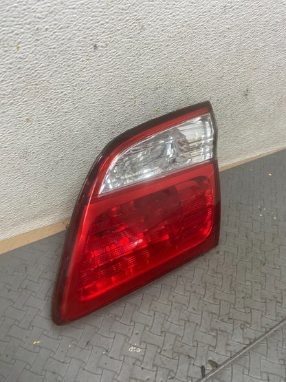 2000-2001 Infiniti i30 Right Passenger Rh Side Tail Light Inner Oem C75832