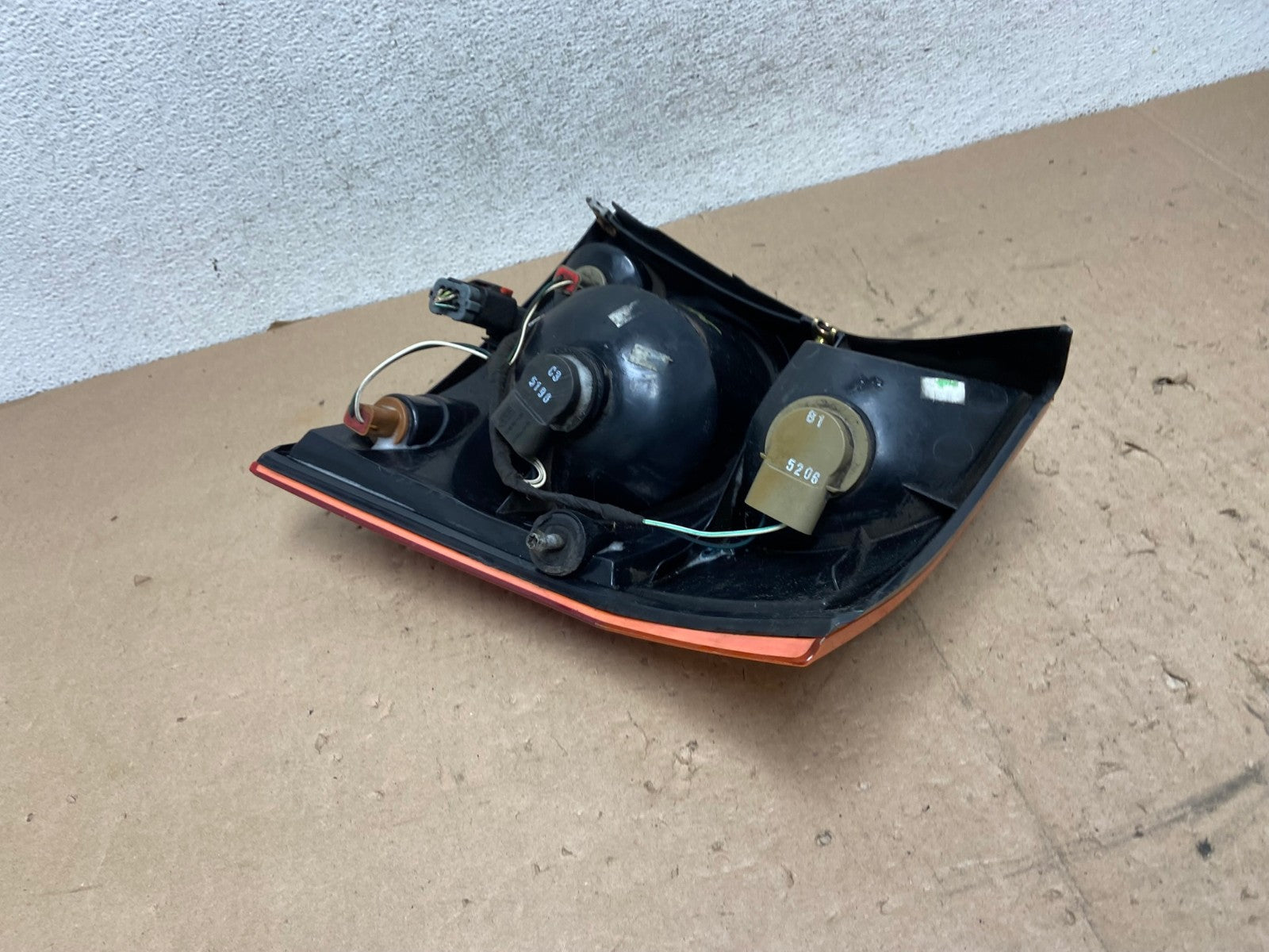 2004 2005 2006 Chrysler Pacifica Left Driver LH Tail Light AG5496 LK5