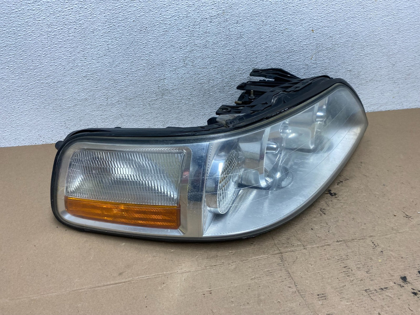 2005 to 2011 Lincoln Town Car Right Passenger Rh Side Headlight AF4721 DW2