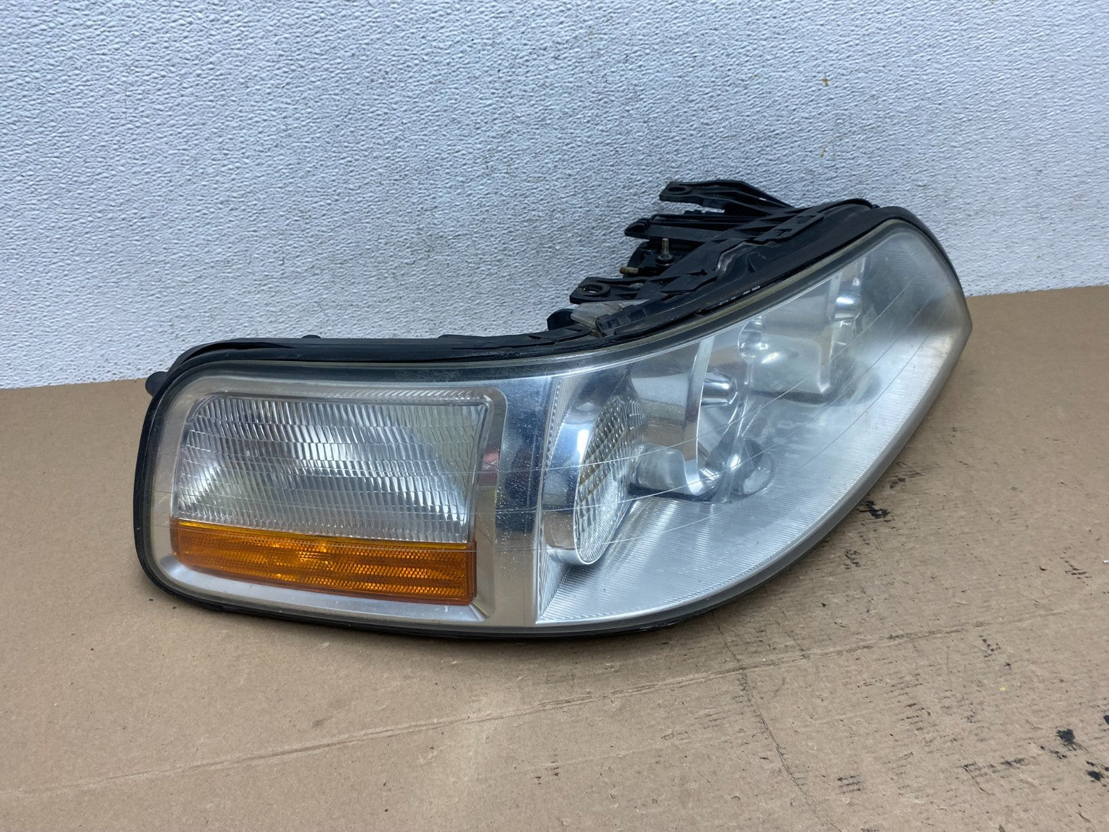 2005 to 2011 Lincoln Town Car Right Passenger Rh Side Headlight AF4721 DW2