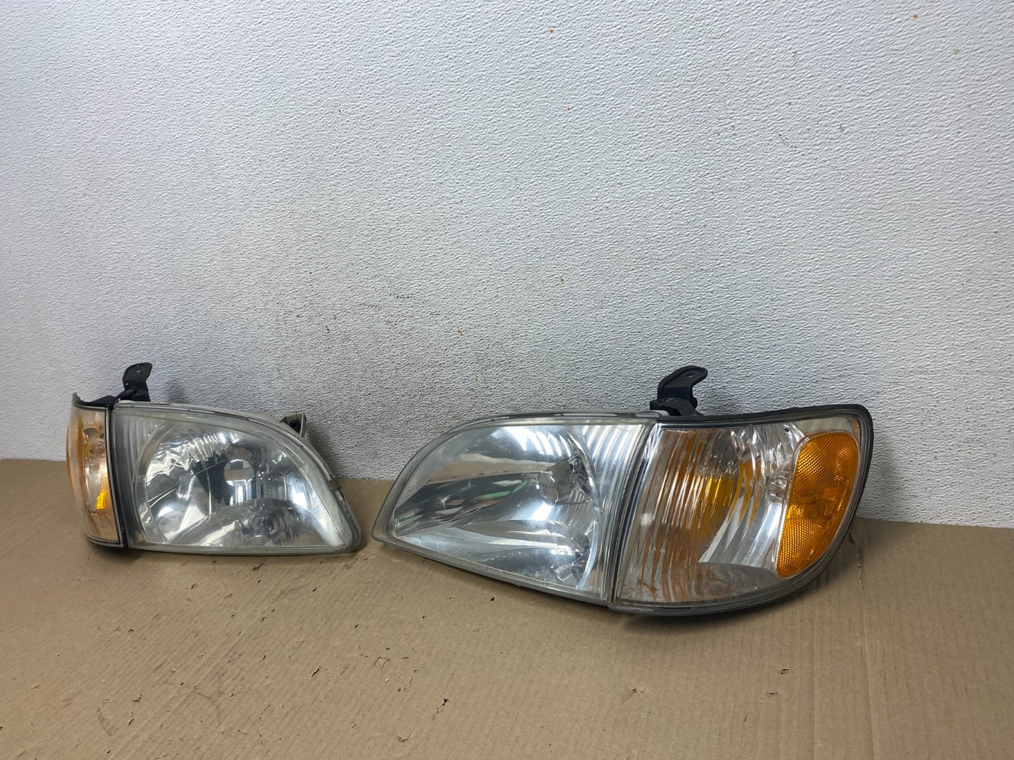 2001 2002 2003 Toyota Sienna Left+Right Side Set Headlights Halogen AE9578 DW1