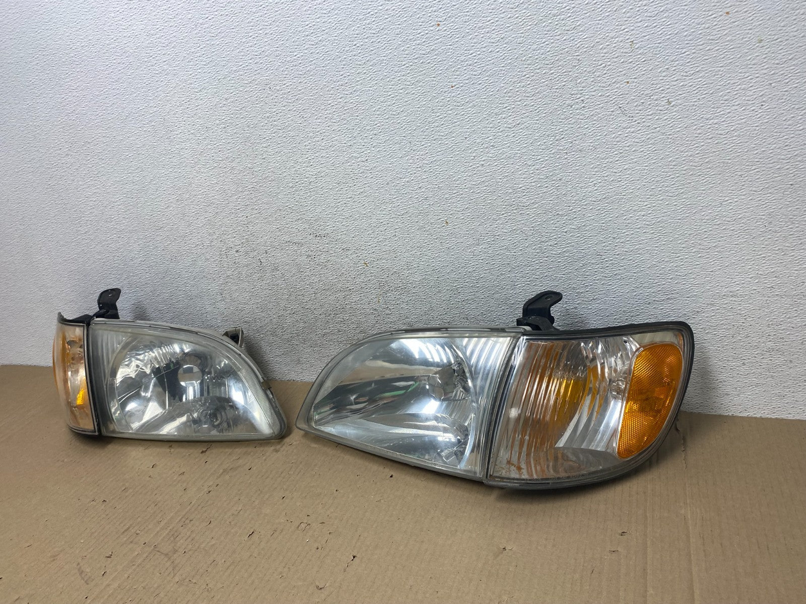 2001 2002 2003 Toyota Sienna Left+Right Side Set Headlights Halogen AE9578 DW1