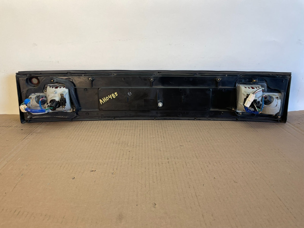 1992 1993 1994 Toyota Camry Center Trunk Rear Tail Light AH0485 DG5