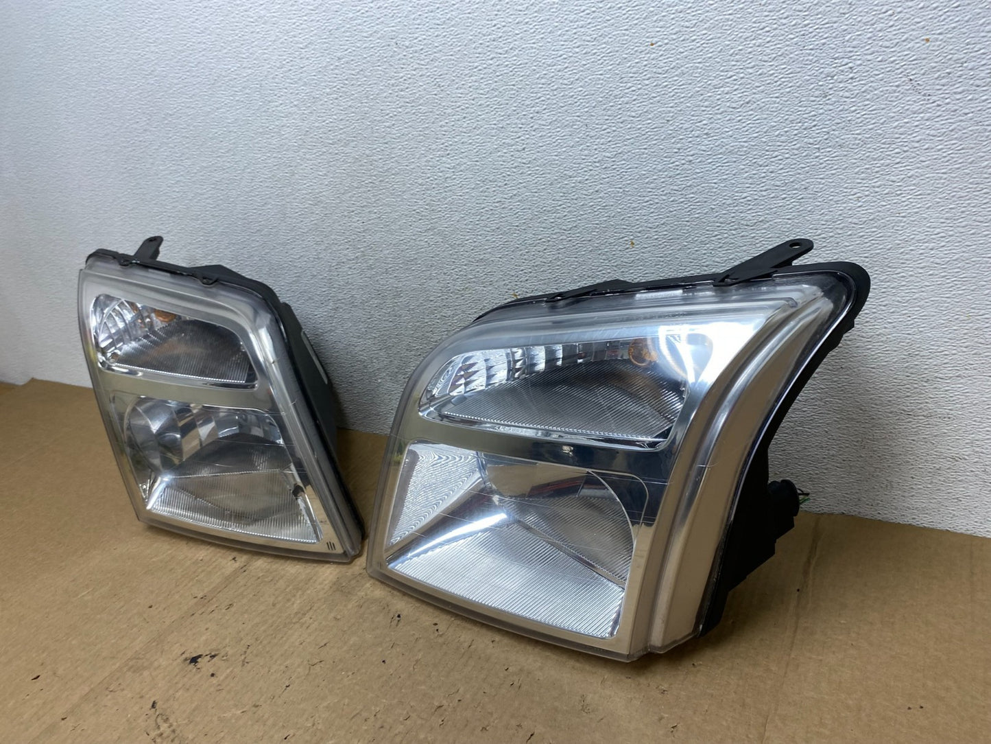 2010 to 2013 Ford Transit Connect Left+Right Side Headlights AF9775 DW1
