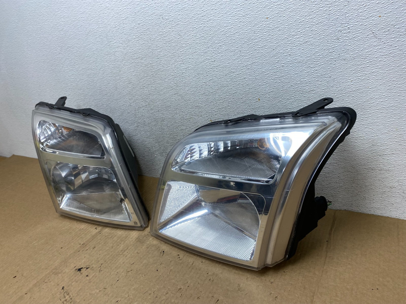 2010 to 2013 Ford Transit Connect Left+Right Side Headlights AF9775 DW1