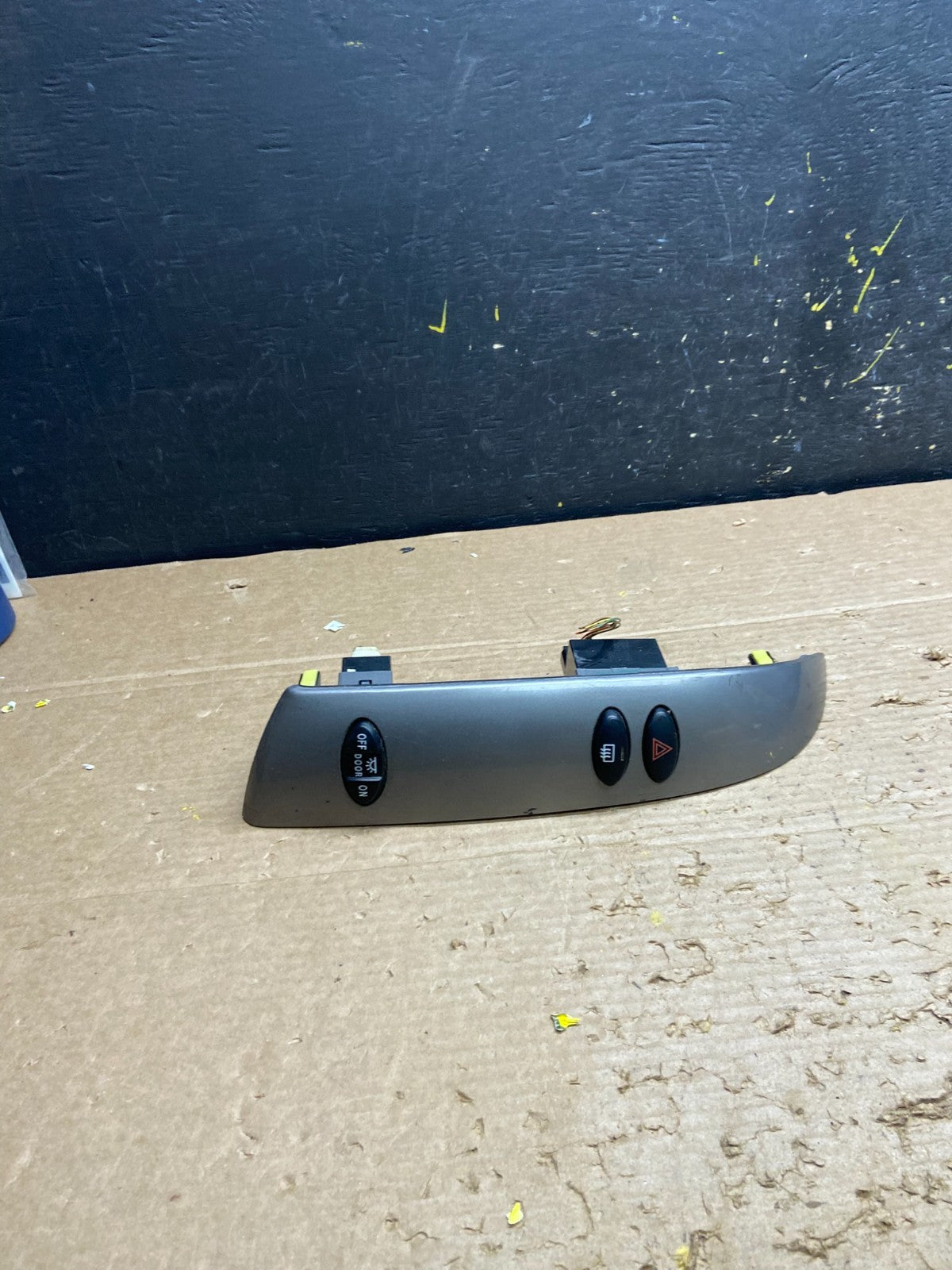 2004 to 2010 Toyota Sienna Left Side Climate Switches Bezel Trim OEM w2072 DG0