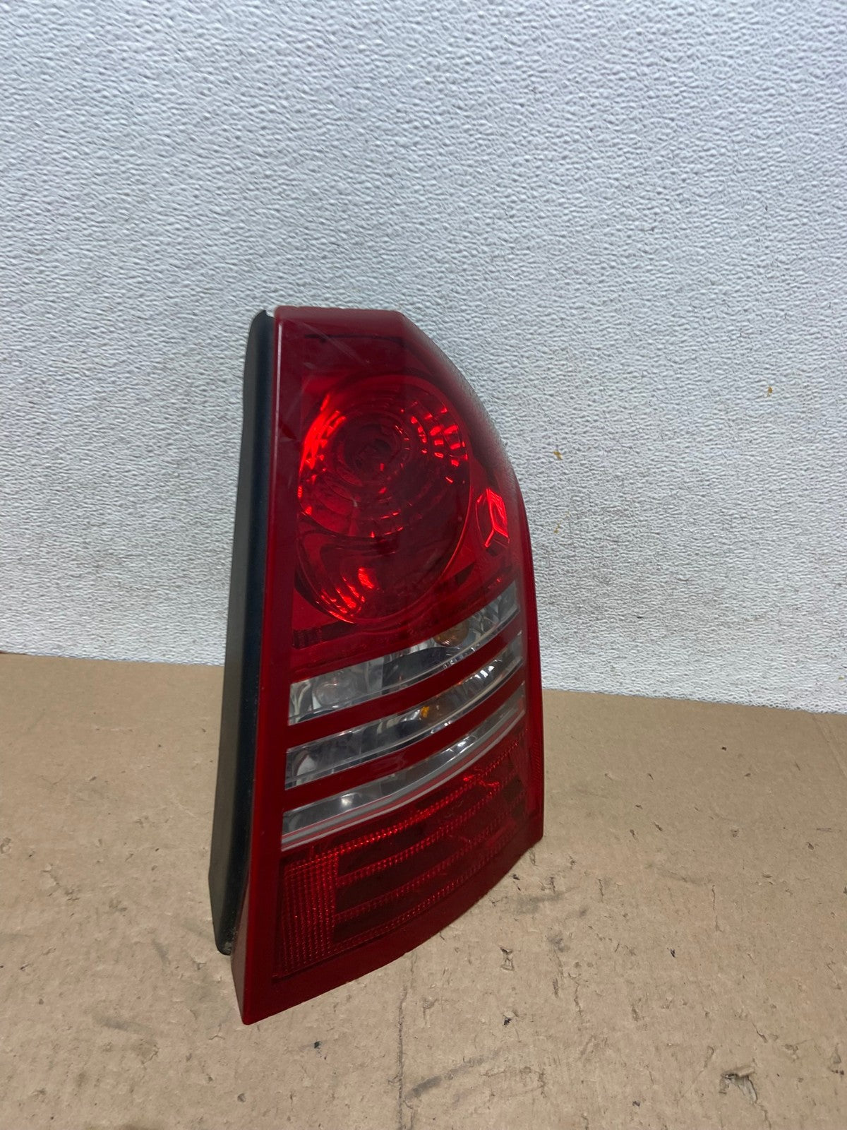 2005 2006 2007 Chrysler 300 Right Passenger Rh Side Tail Light AG5592 LK2