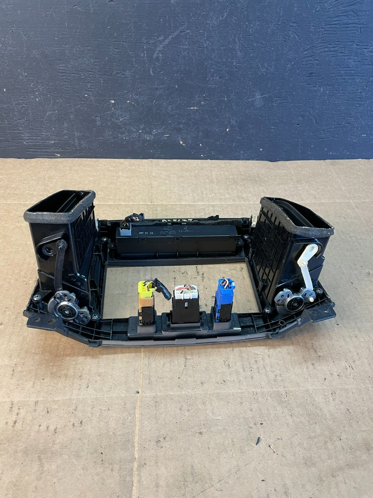 2007 to 2009 Hyundai Santa Fe Center Dashboard Radio Bezel Trim ac5189 DG6
