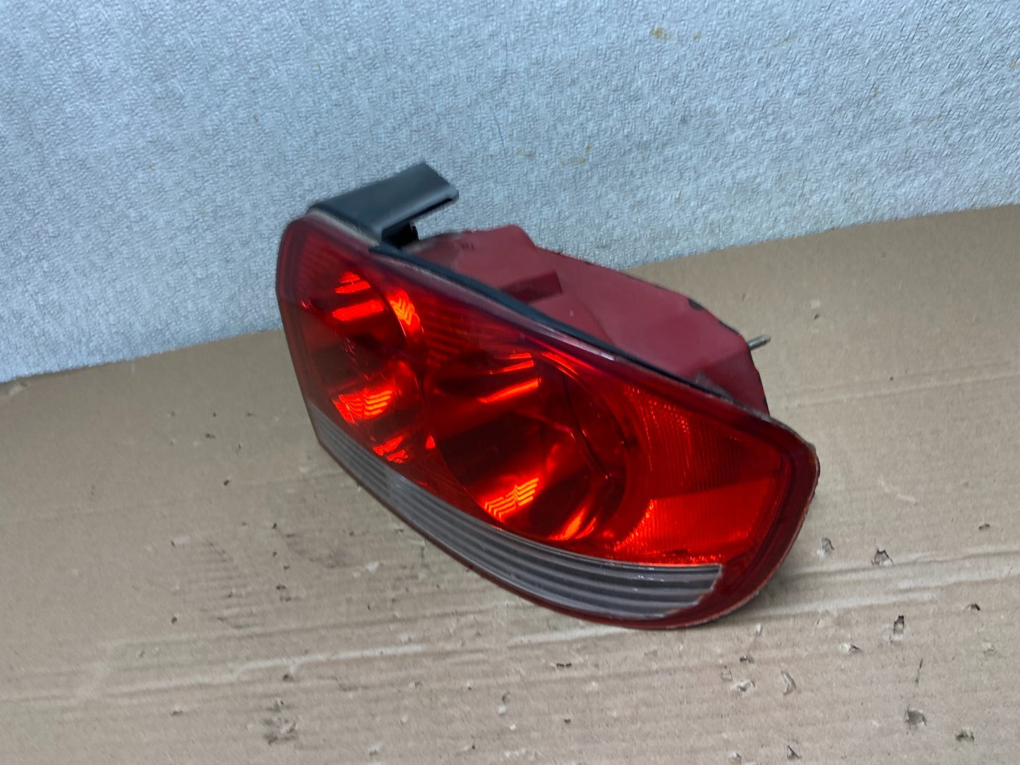 2002 - 2005 Hyundai Sonata Right Passenger RH Side Tail Light OEM AB1381 LK1