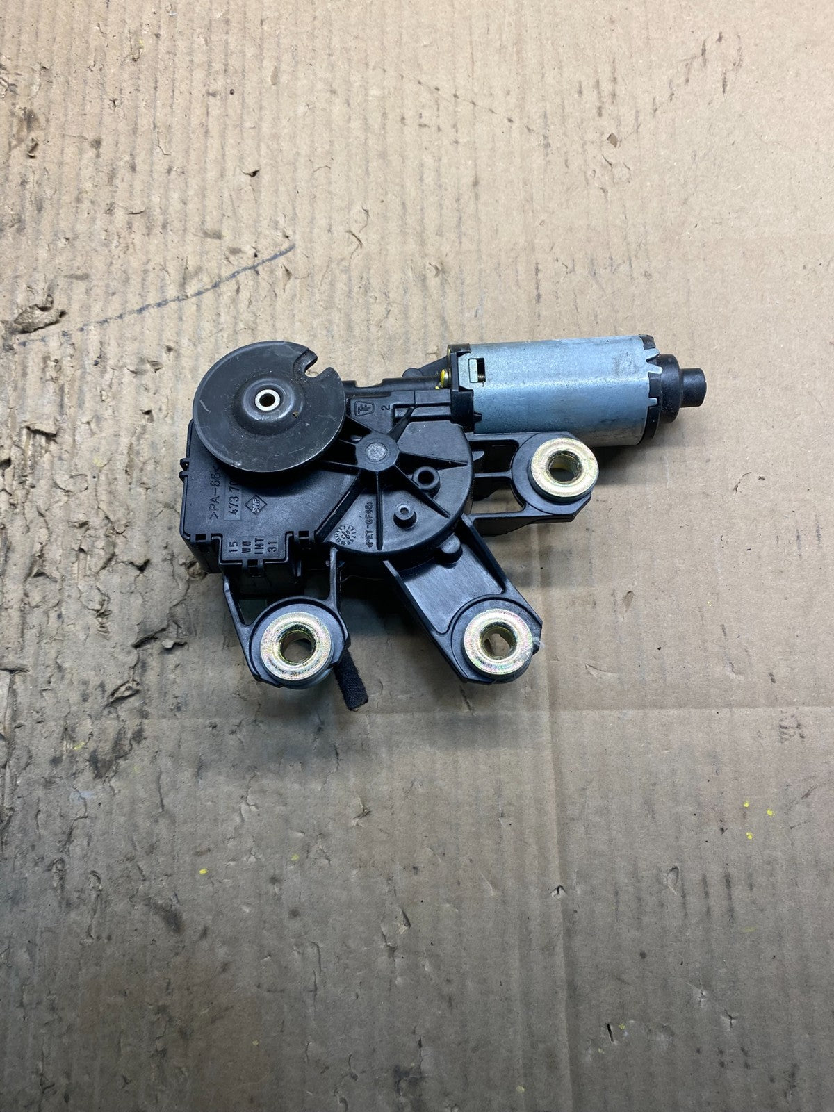 2004 to 2007 Volkswagen Touareg Rear Windshield Wiper Motor OEM Y3489 DG3