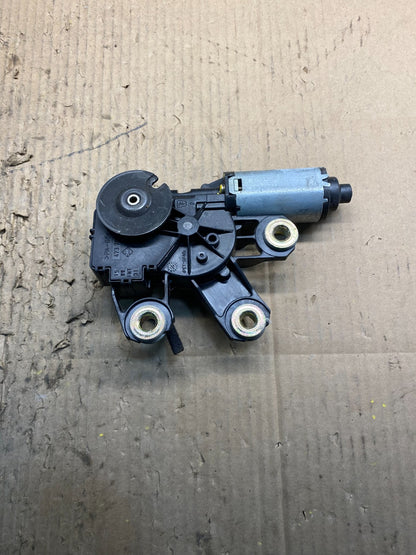 2004 to 2007 Volkswagen Touareg Rear Windshield Wiper Motor OEM Y3489 DG3