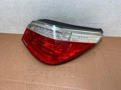2008 to 2010 BMW 5 525i 530i Right Passenger Rh Tail Side Light M1091 DW1