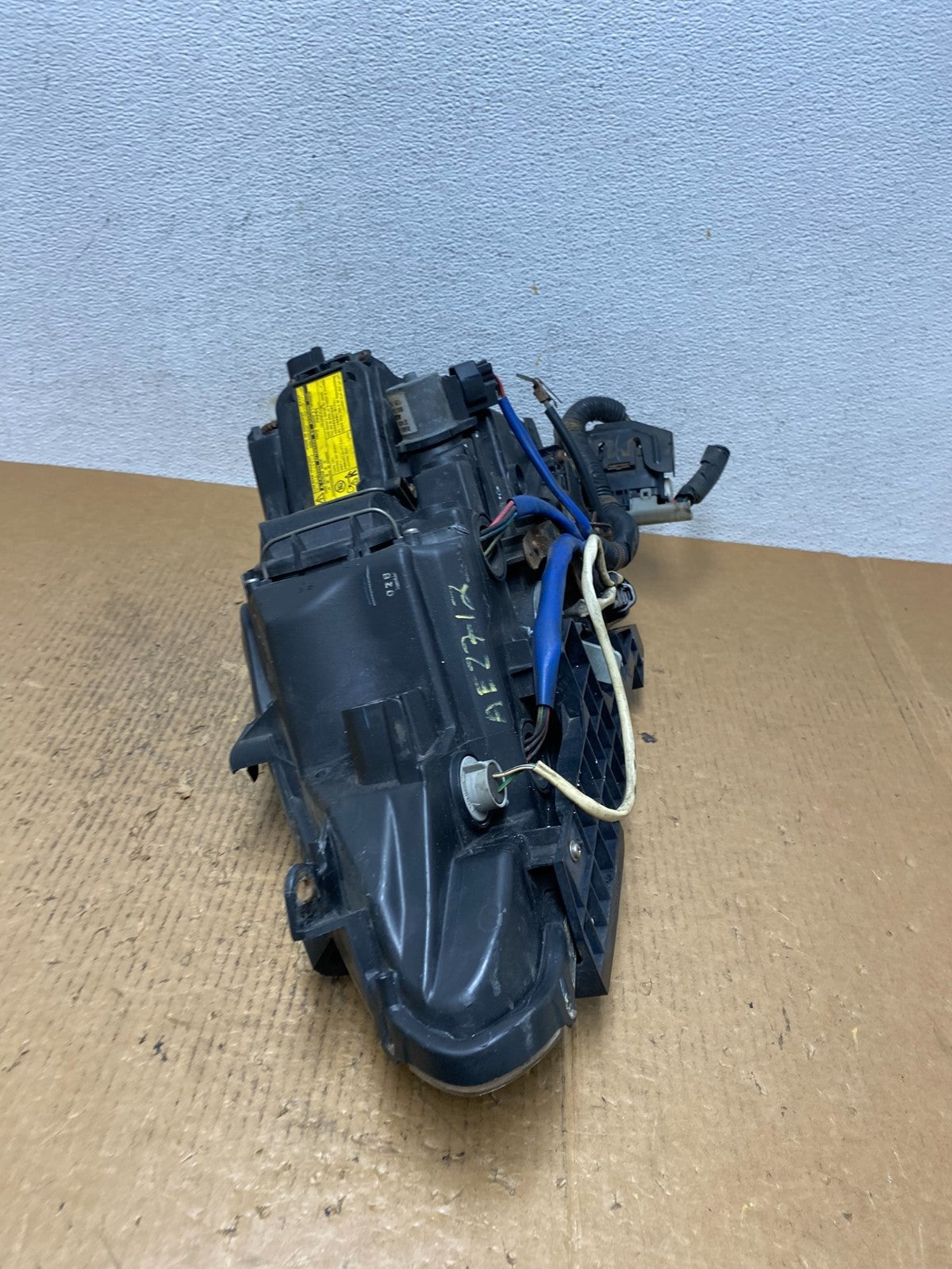 2006 - 2010 Lexus IS250 Right Passenger RH Side Xenon Headlight AE2712 DW9