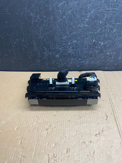2017 to 2018 Hyundai Elantra Center Heater A/C Climate Control Panel AE3847 DG3