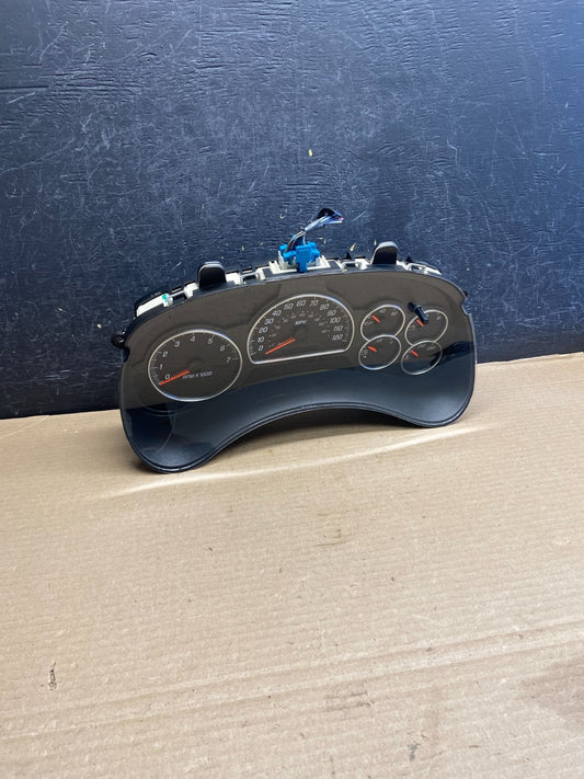 2002 - 2005 GMC Envoy Speedometer Cluster Gauge AH1387 DG0