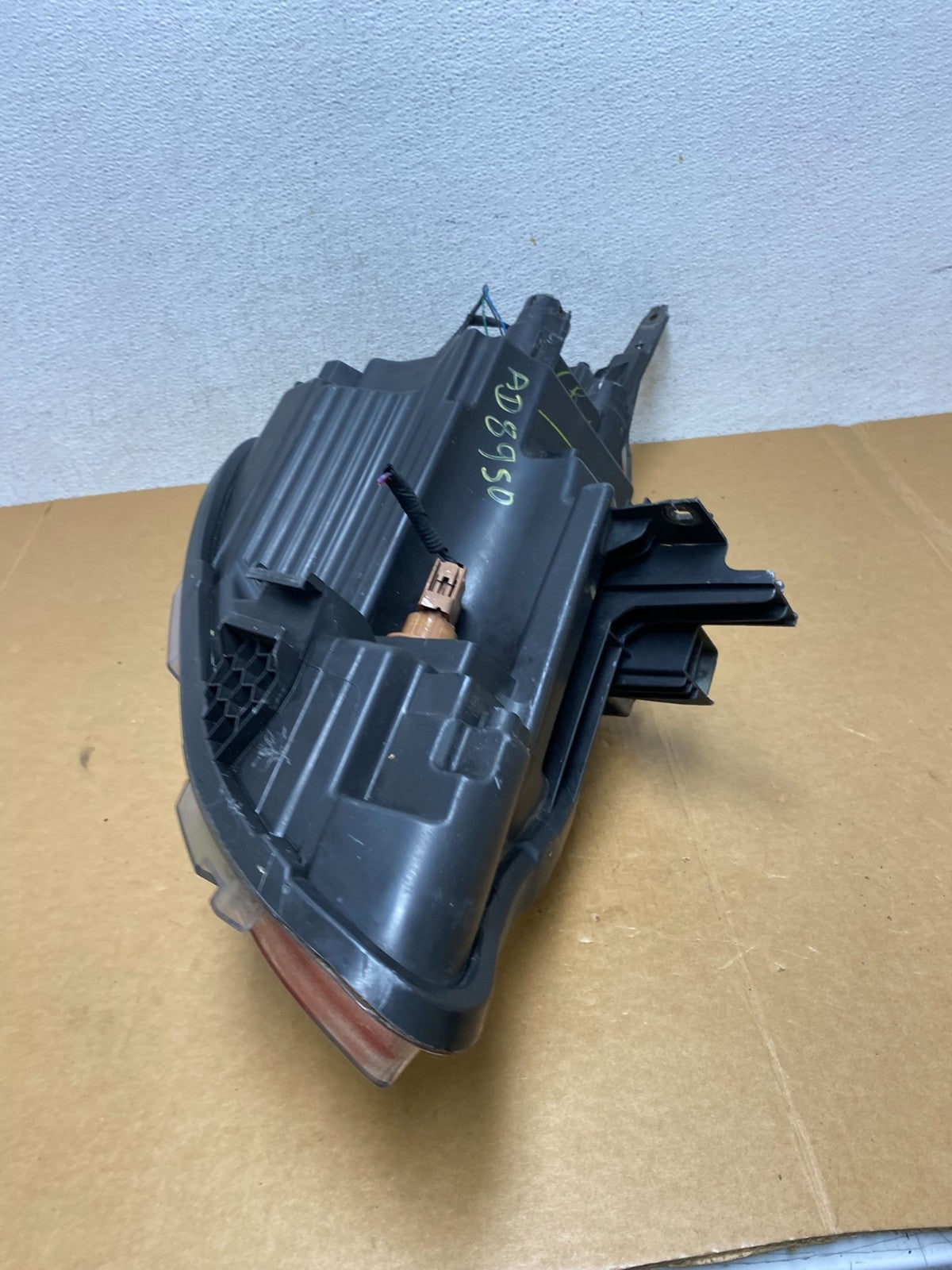 2015 to 2019 Nissan Versa Headlight Left Driver Lh Side AD8950 DW5