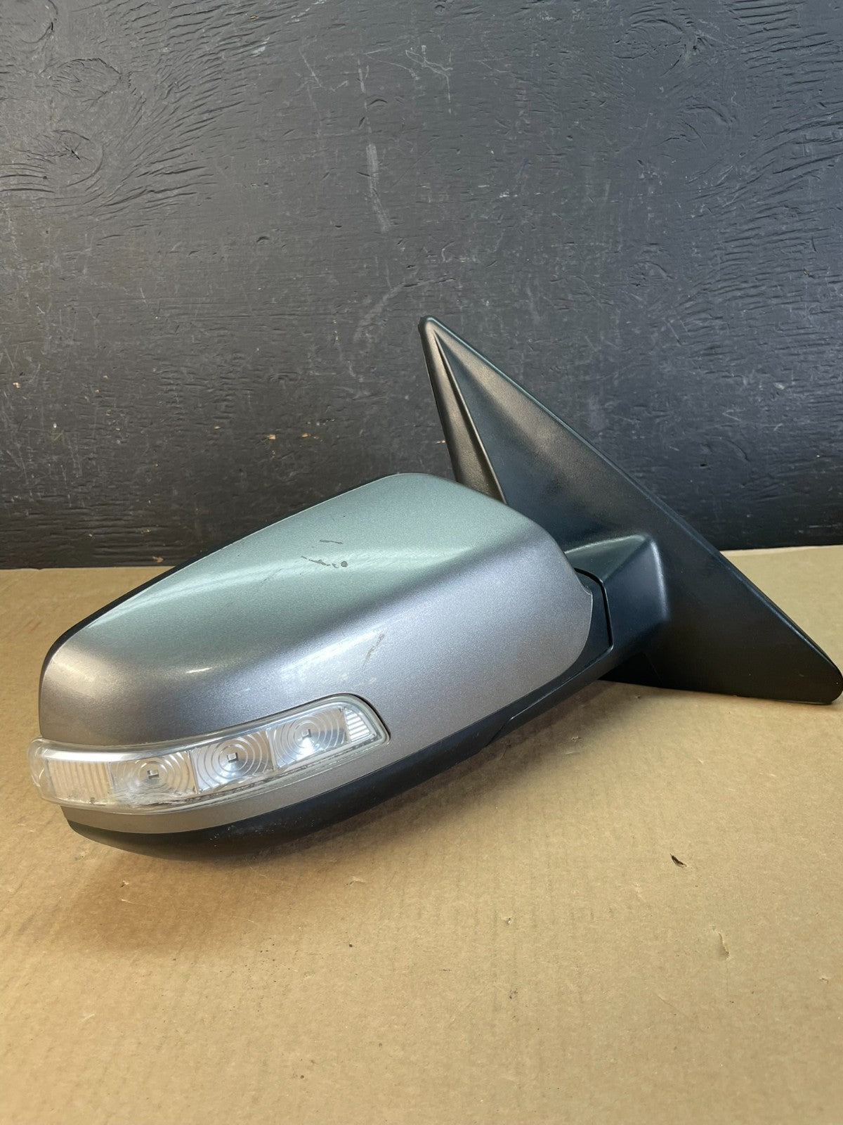 2011 to 2015 Kia Sorento Right Passenger Door Mirror Turn Signal AD5546 DW1