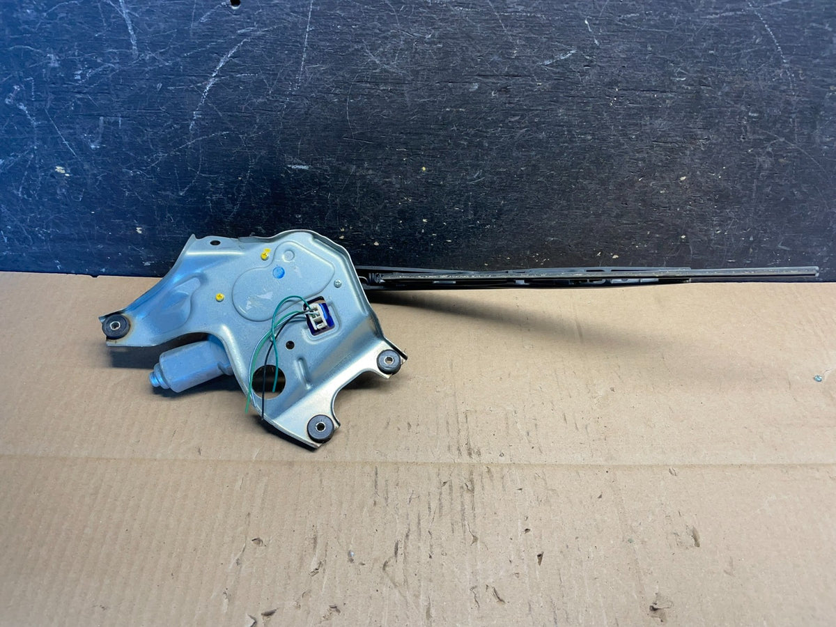 2010 to 2014 Subaru Legacy Outback Rear Windshield Wiper Motor u2104 DG5
