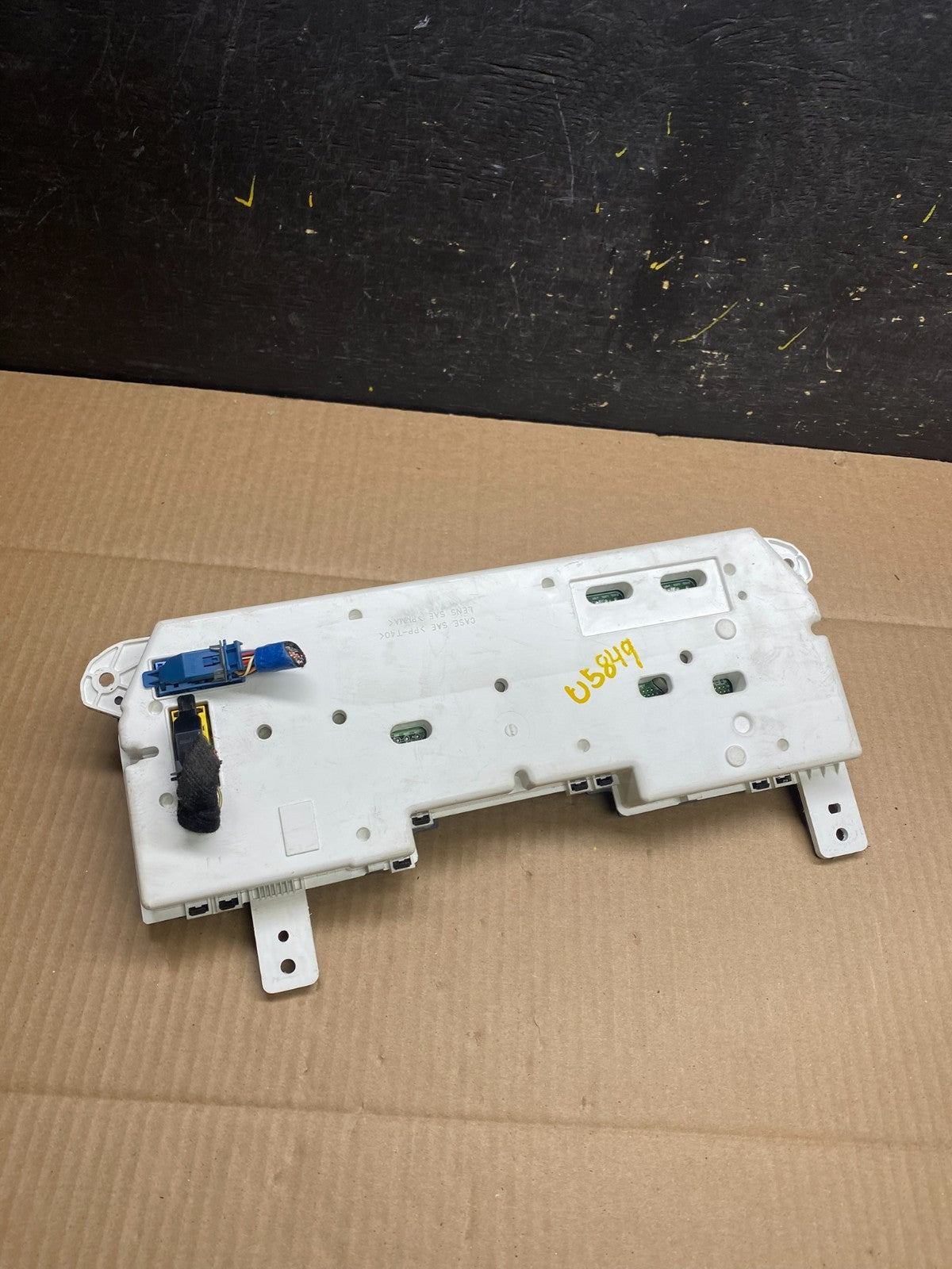 2005 to 2006 Lincoln Navigator Speedometer Gauge Cluster U5849 DG5