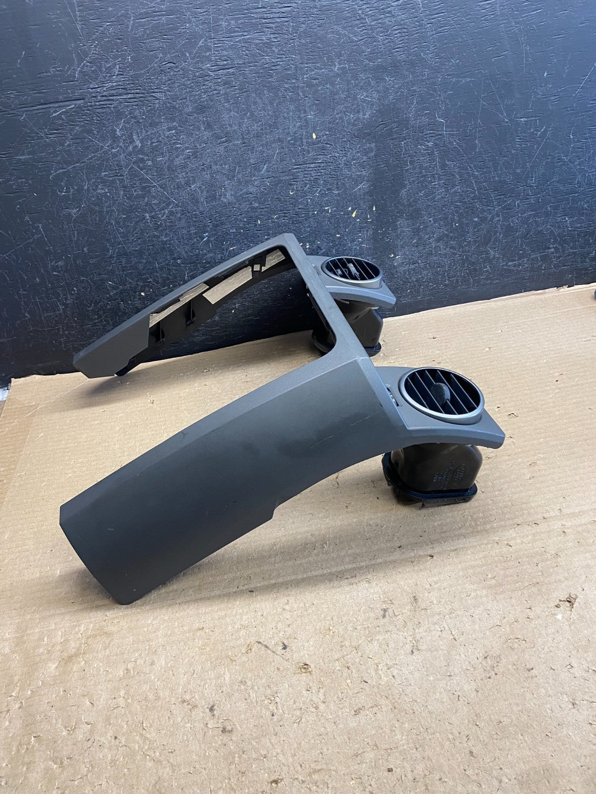 2005-2009 Land Rover LR3 Center Dashboard Air Vent AH3992 DG2