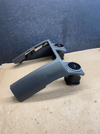 2005-2009 Land Rover LR3 Center Dashboard Air Vent AH3992 DG2