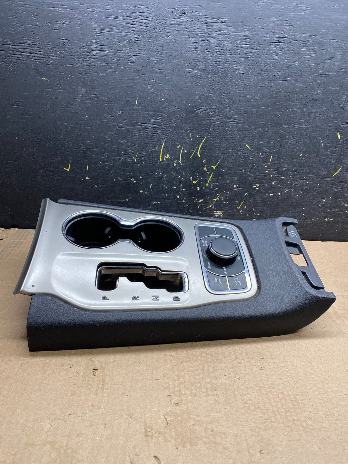 2011 to 2013 Jeep Grand Cherokee Center Console Shifter Cup Holder Y9929 DG4