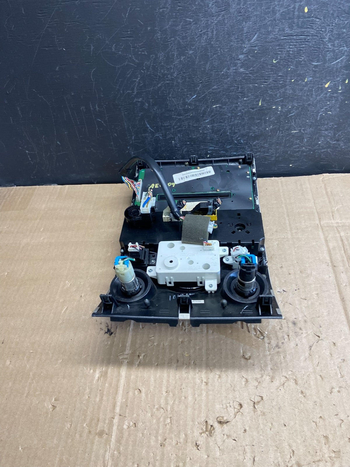 2004 to 2007 Infiniti QX56 Radio Player Climate Control Panel Bezel AE1809 DG4