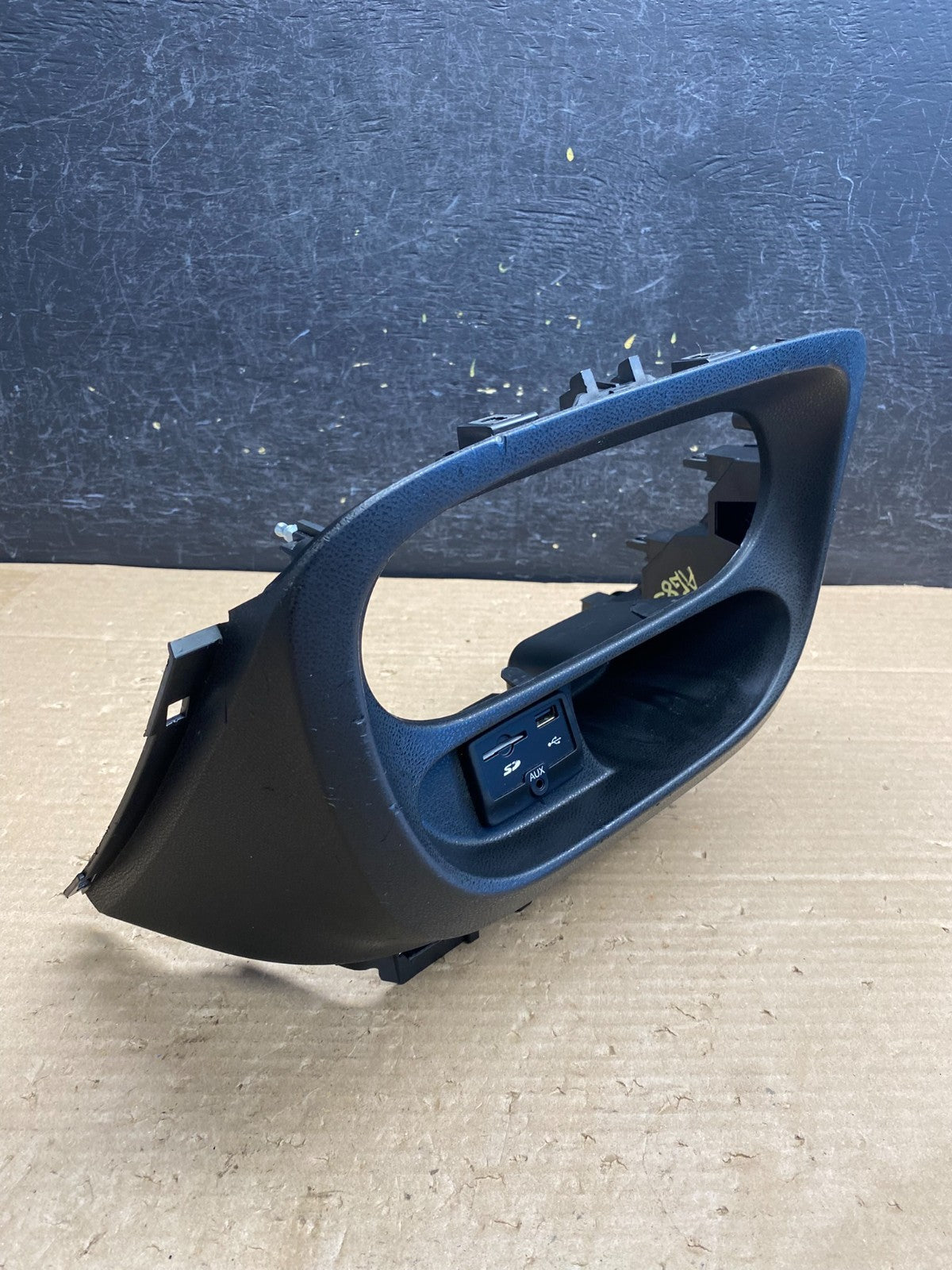 2014 - 2017 Fiat 500L Dash Climate Control USB AUX Bezel Trim ag8396 DG1