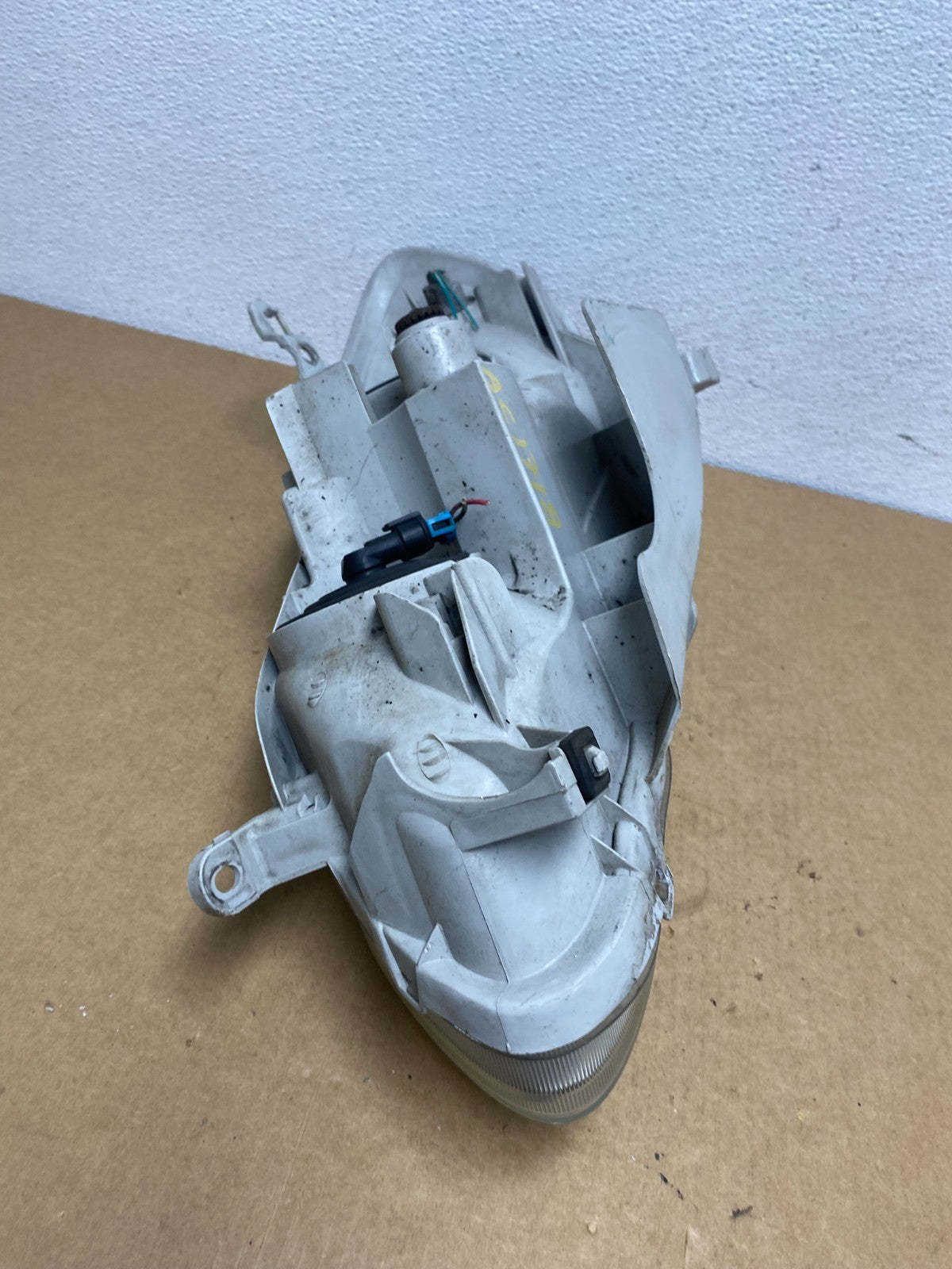 2003 to 2004 Toyota Corolla Right Passenger RH side Headlight AC1718 DW9