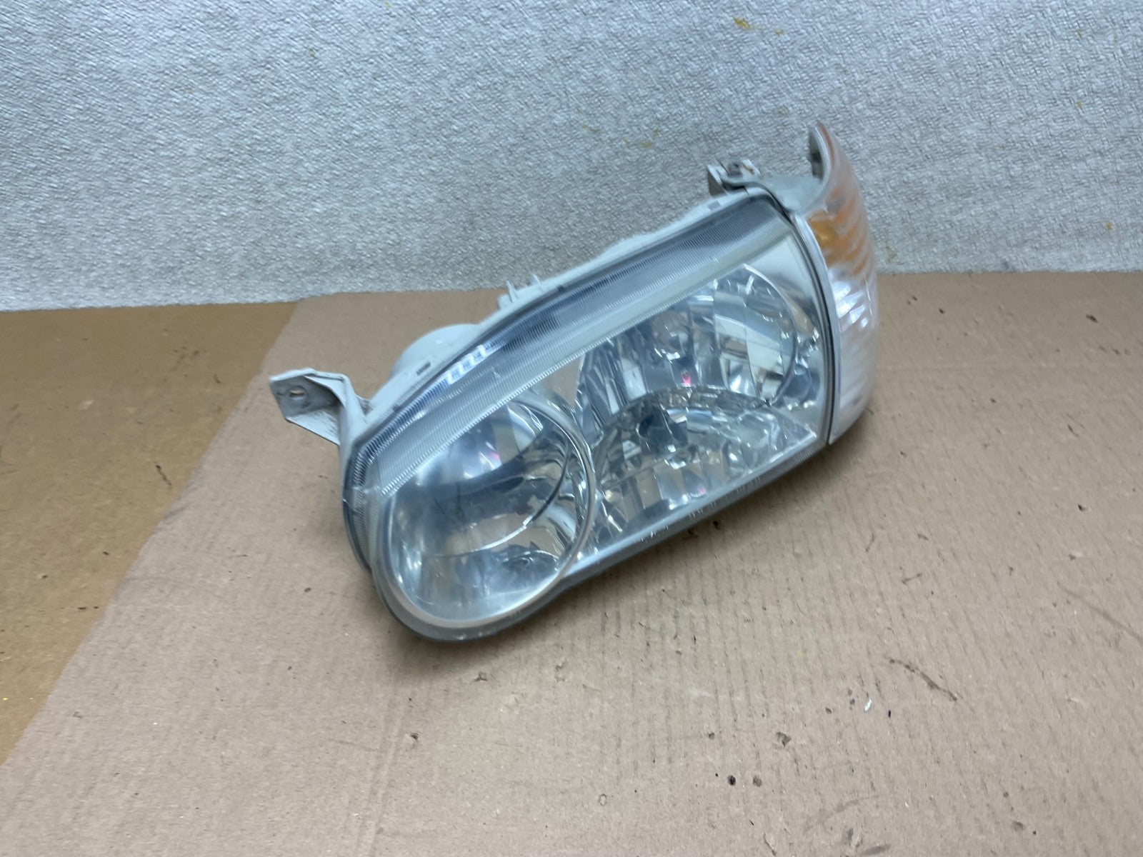 2001 2002 Toyota Corolla Left Driver LH Side Halogen Headlight Oem AA0402 DW2