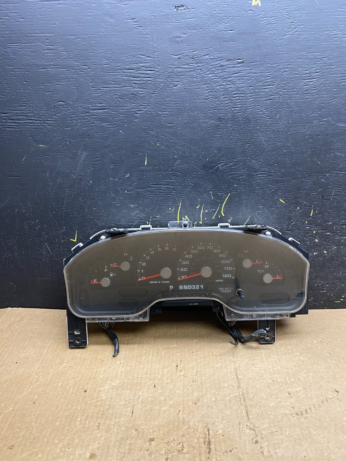 2001 to 2003 Ford Explorer Speedometer Cluster Gauge Oem Z4392 DG0