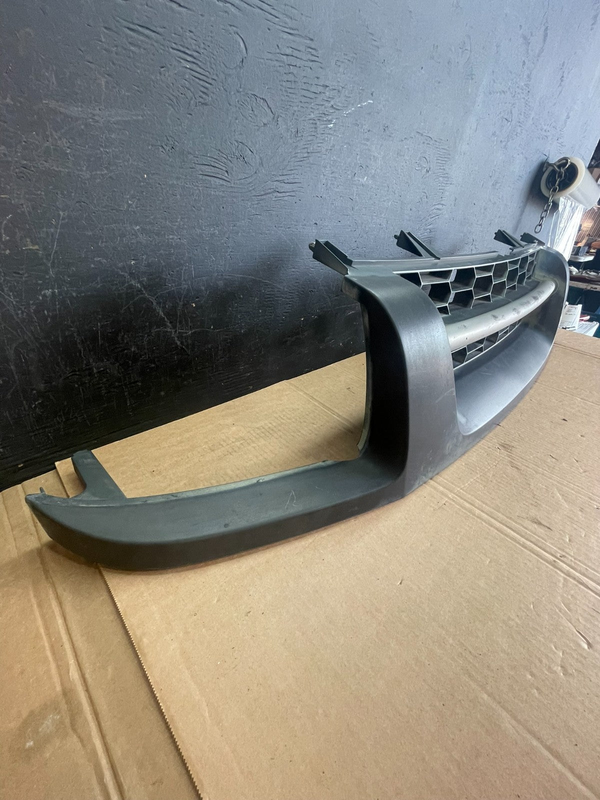 2002 to 2004 Nissan Xterra Front Upper Grill Grille AE8401 DG2