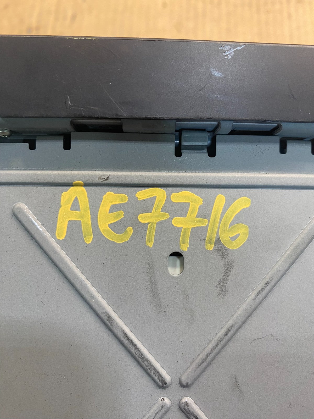 2004 to 2009 Chevrolet Trailblazer Radio Navigation Screen Display AE7716 DG7