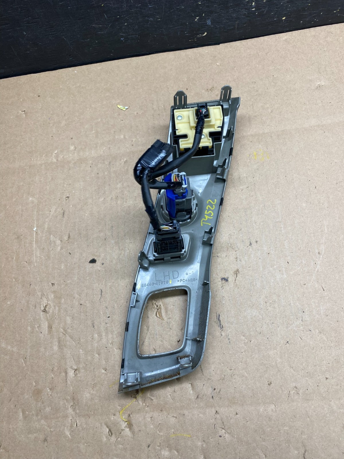 2012-2016 Toyota Prius V Shifter Bezel Trim Parking Push Start t4521 DG3