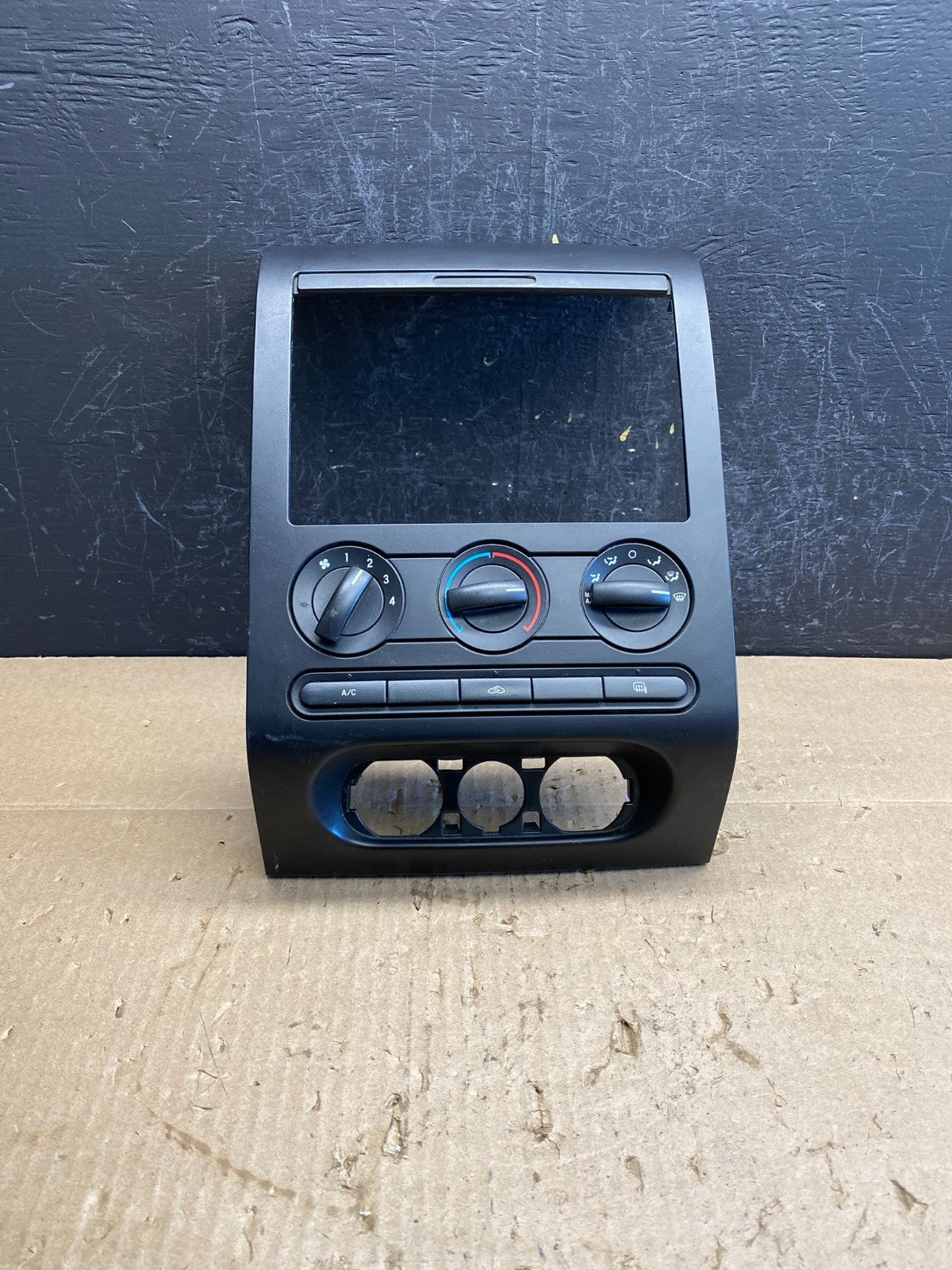 2004 to 2008 Ford F150 Radio Climate Dash Bezel Surround Black AC9077 DG0