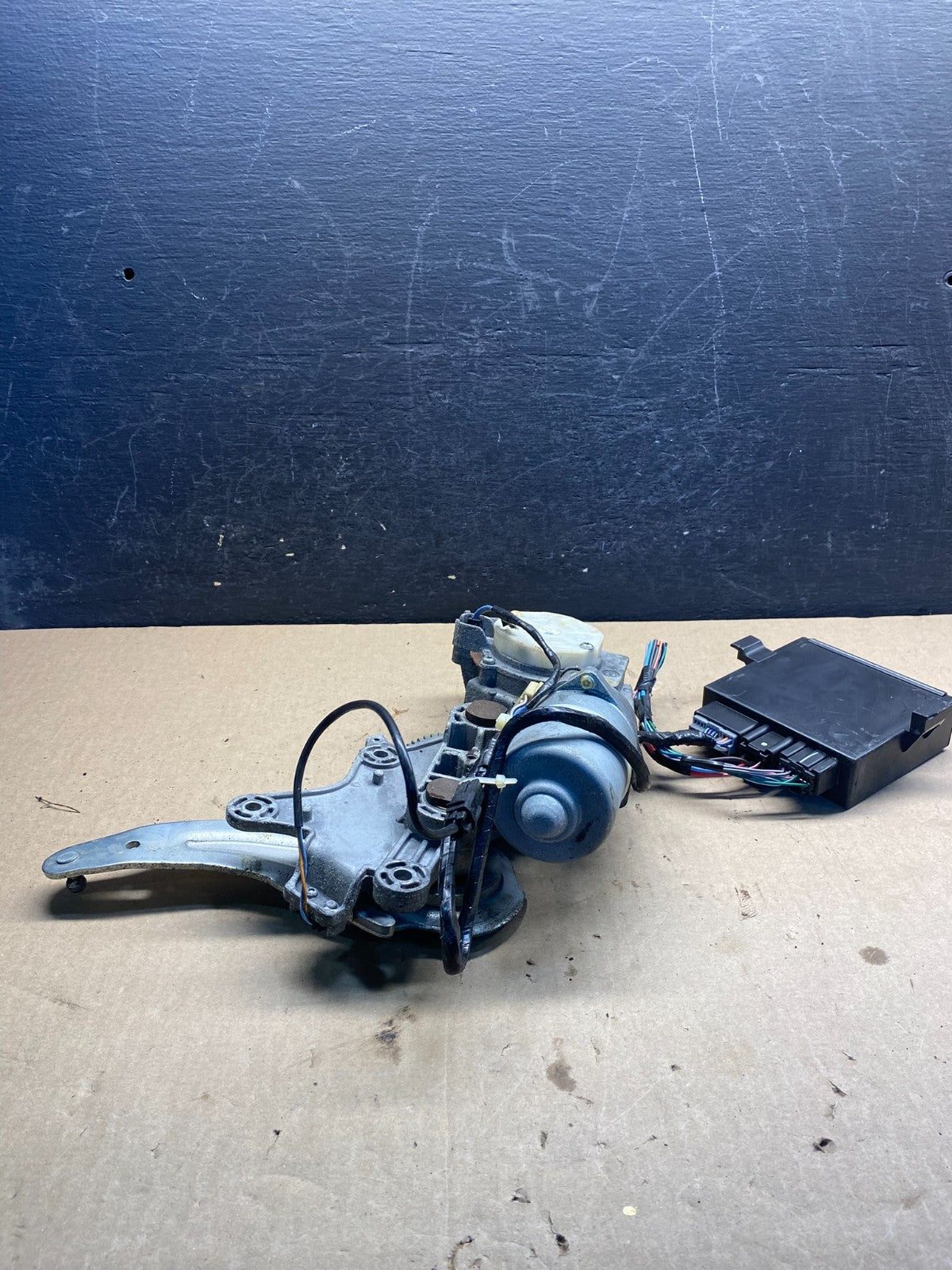 2007 2008 Acadia Enclave Escalade Suburban Liftgate Door Module Motor AG3890 DG1