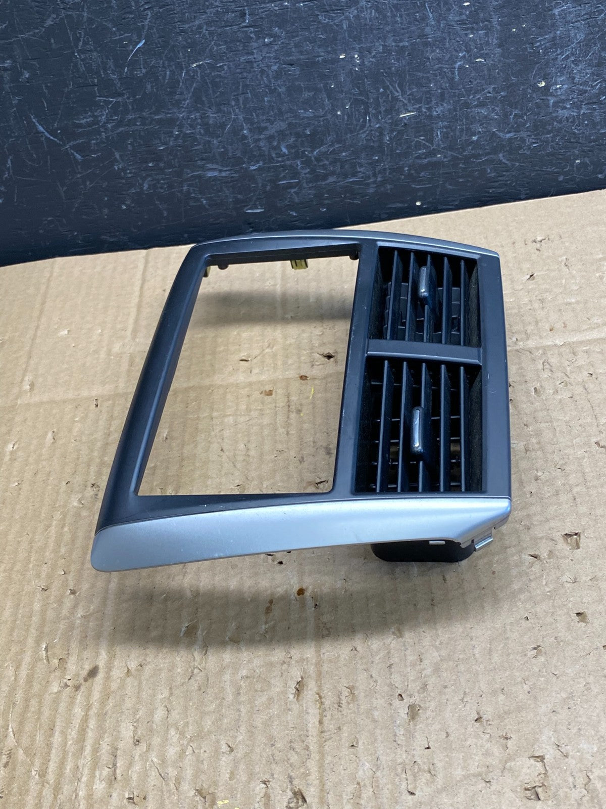 2010 to 2011 Subaru Forester Dash Radio Trim Bezel Center Vent AC9555 DG1
