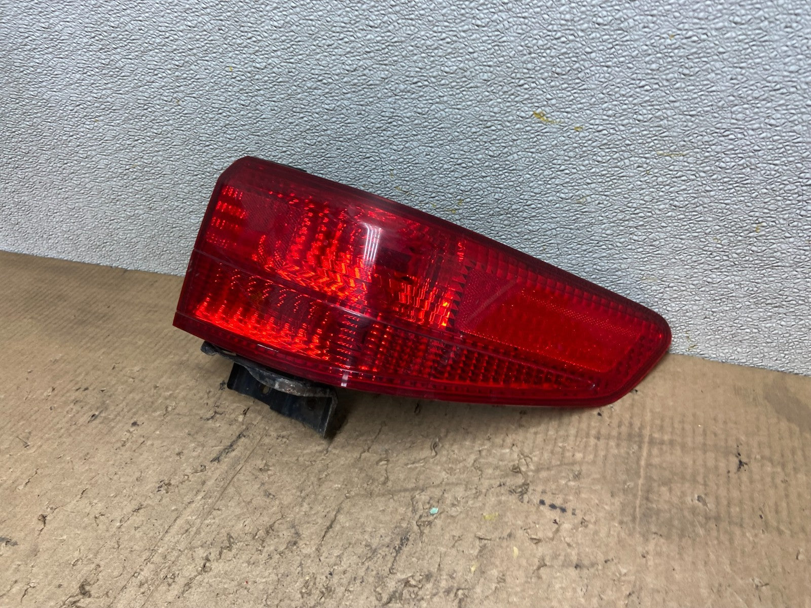 2005 Honda Accord Right Passenger Rh Side Tail Light Oem AA8437 LK1