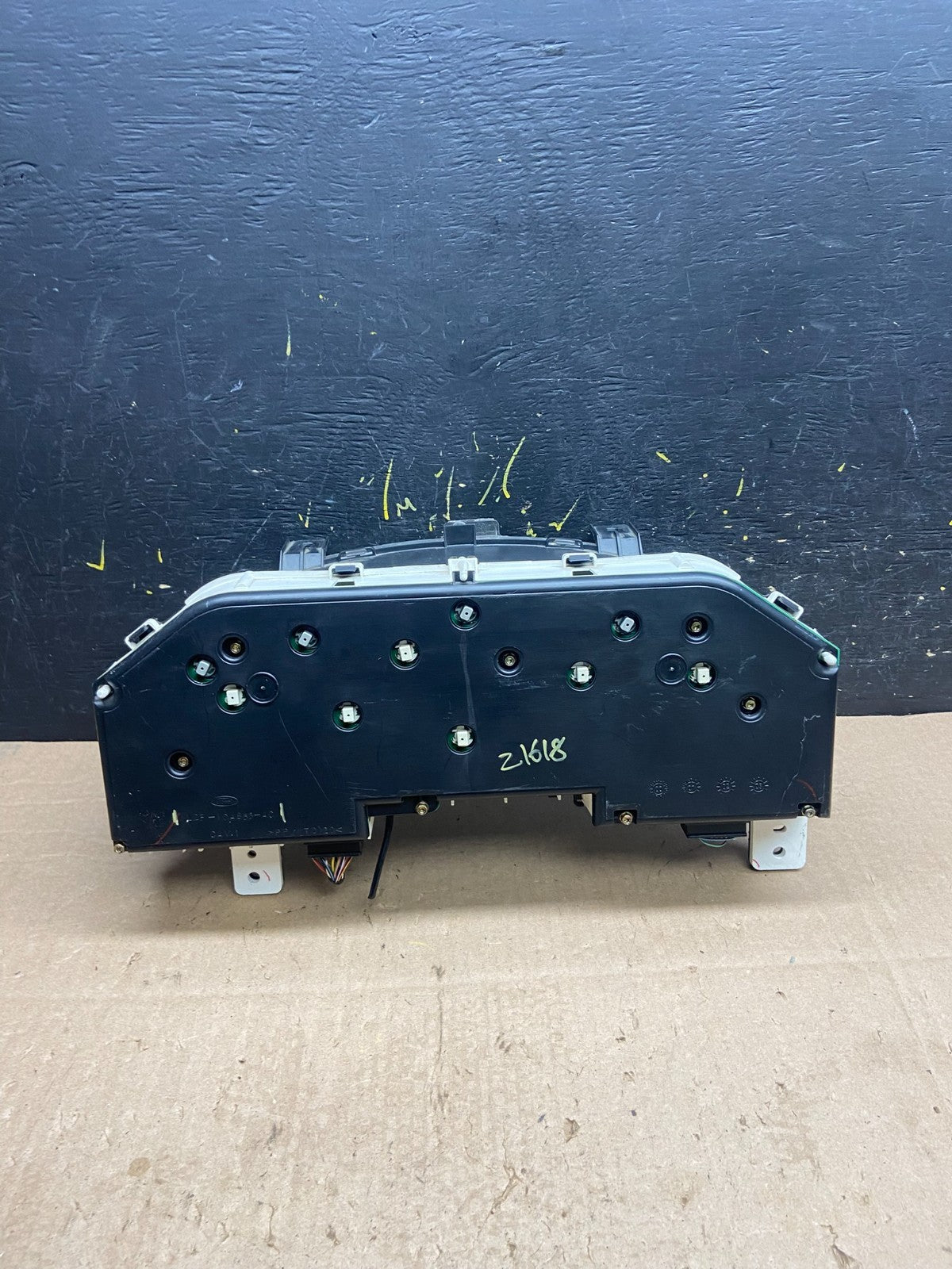 2002 Ford Explorer Speedometer Cluster Gauge OEM z1618 DG5