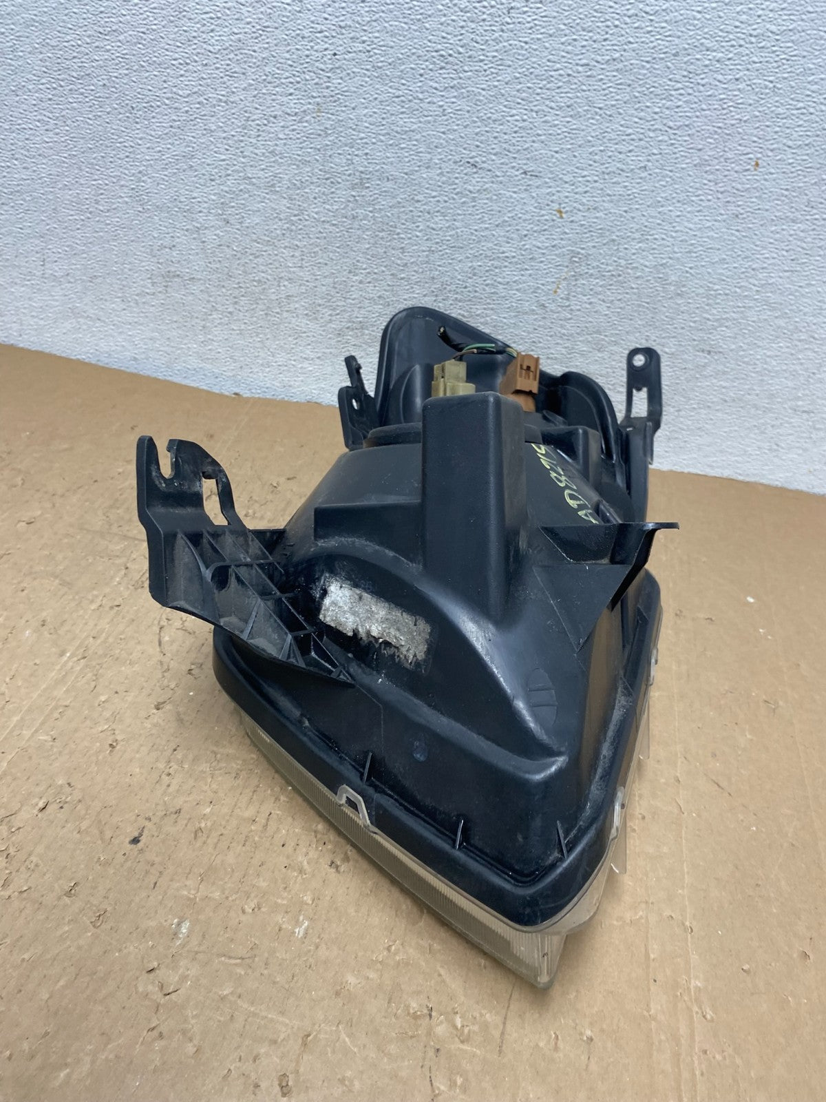 2008 to 2011 Mercury Mariner Right Passenger RH Side Halogen Headlight AD8215 DW8