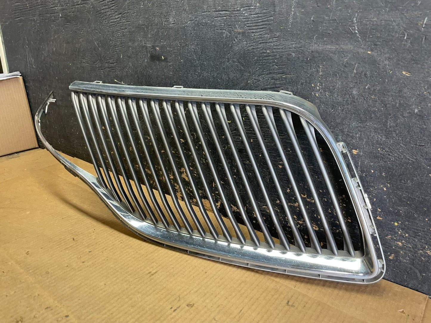 2013 to 2016 Lincoln MKT Right Passenger Side Grille Grill OEM ab2854 DG2