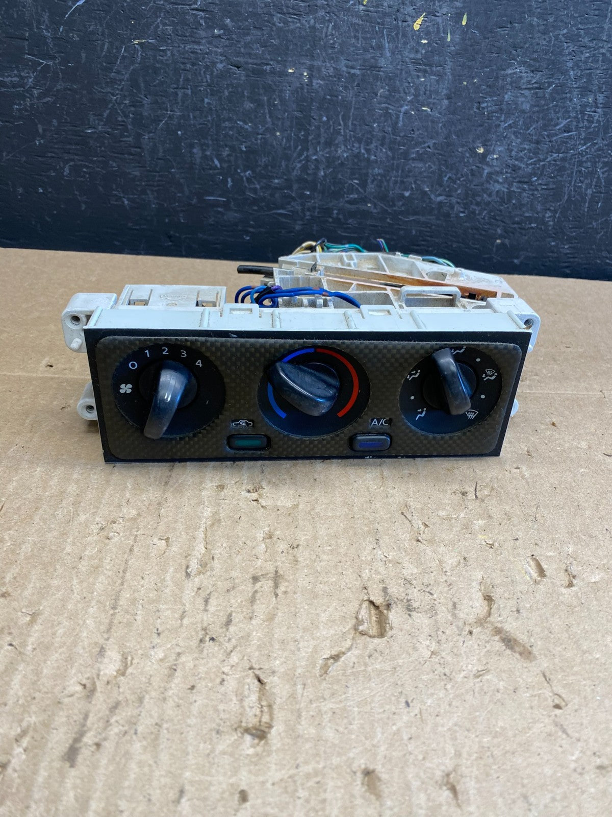 1999-2000 Nissan Xterra Heater A/C Climate Temperature Control ac6712 DG0