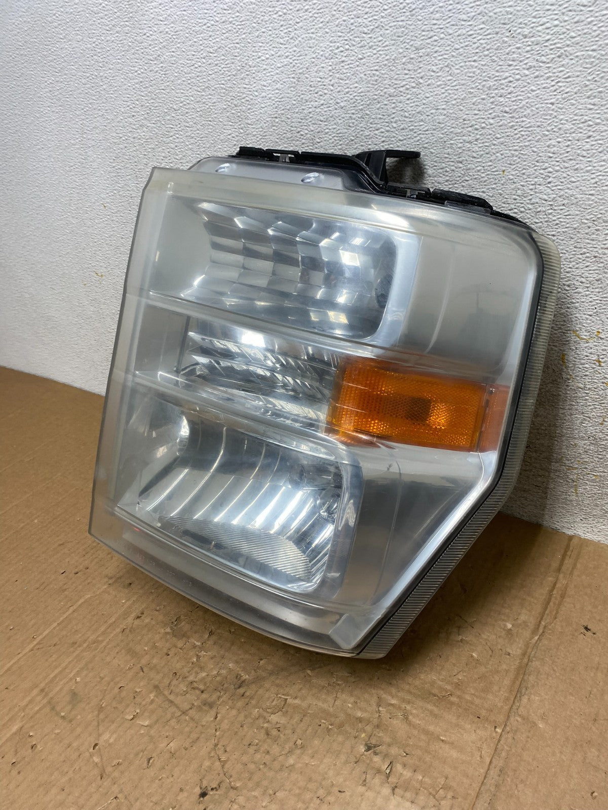 2008-2014 Ford Econoline E150 E250 E350 Left Driver LH Headlight AI5450 DW1