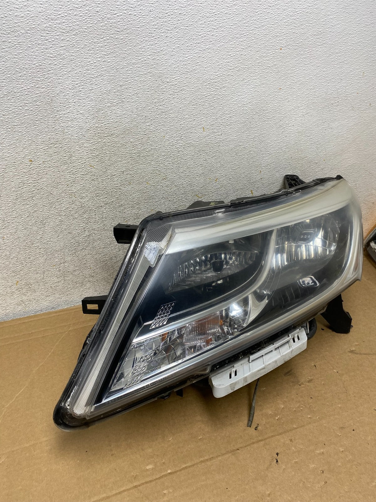 2013 - 2016 Nissan Pathfinder Left Driver LH Side Headlight Halogen AH8247 DW2