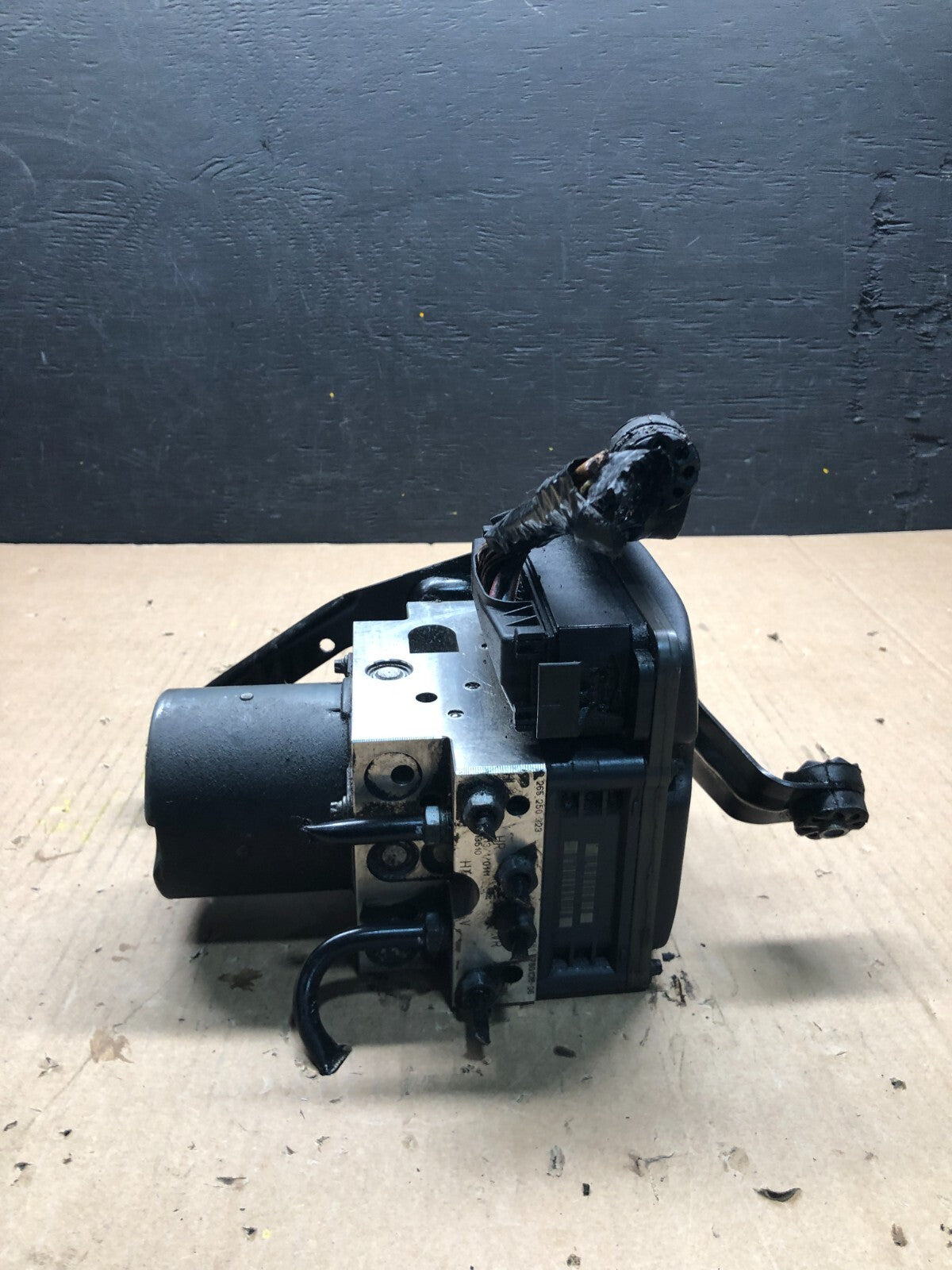2007 to 2010 BMW X5 E70 ABS Anti-Lock Brake Pump 3451 6795779 G4192 PS2