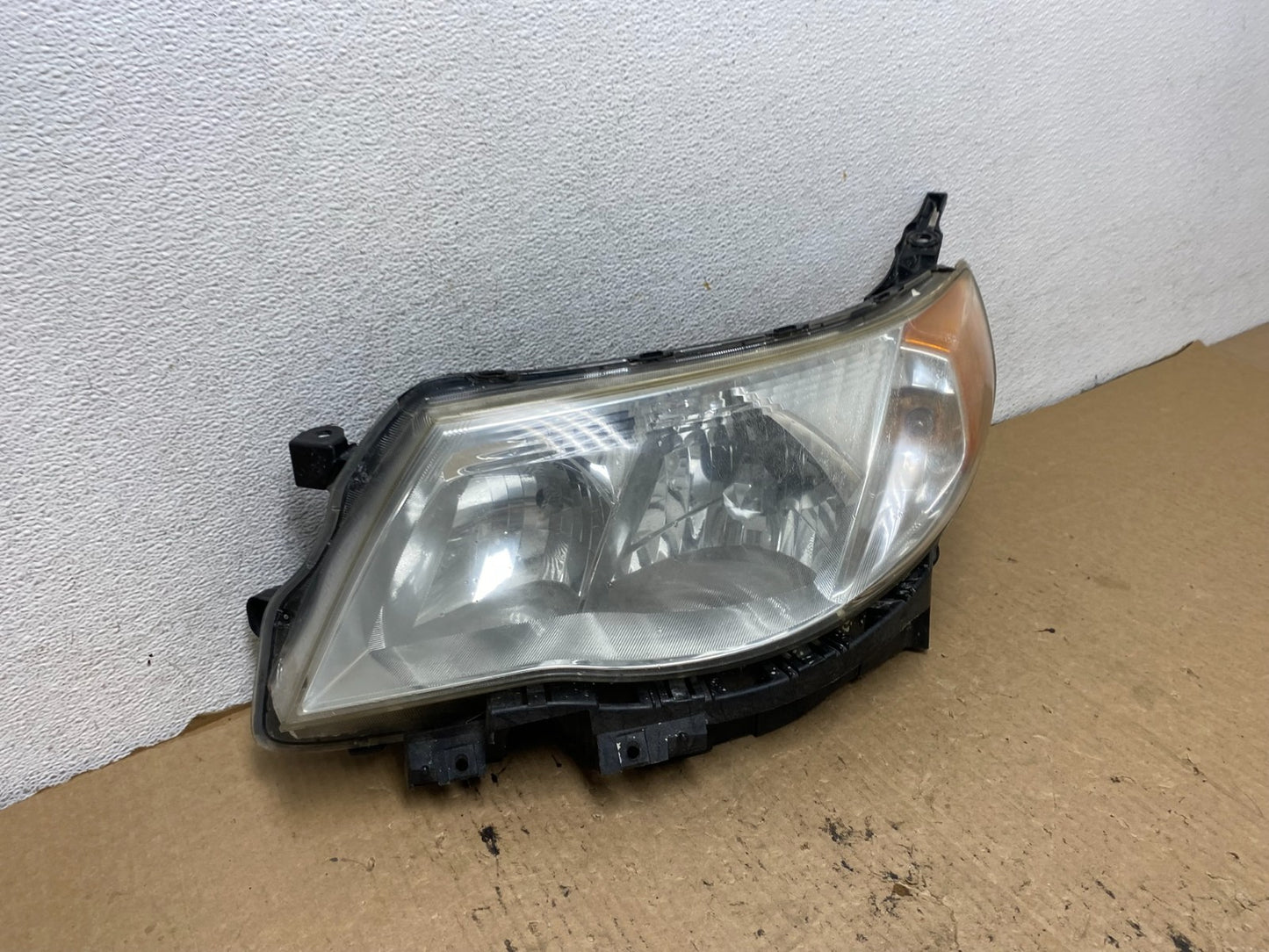 2009-2013 Subaru Forester Left Driver LH Halogen Headlight AG2305 DW2