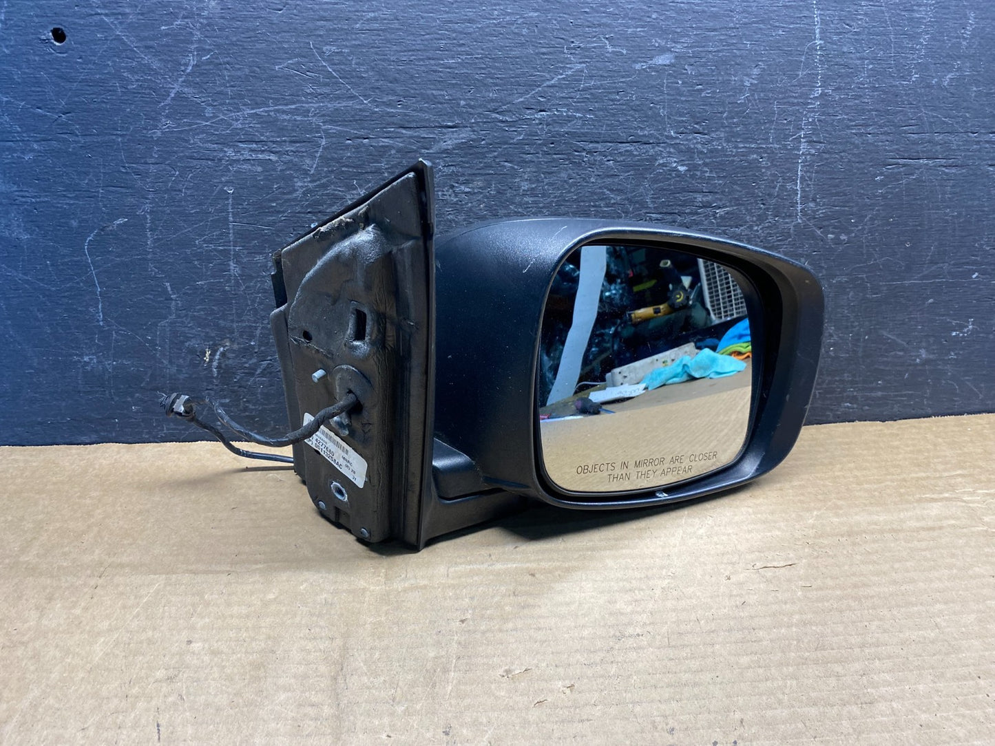 2009 to 2014 Volkswagen Routan Right Passenger View Door Mirror AD9734 DW2