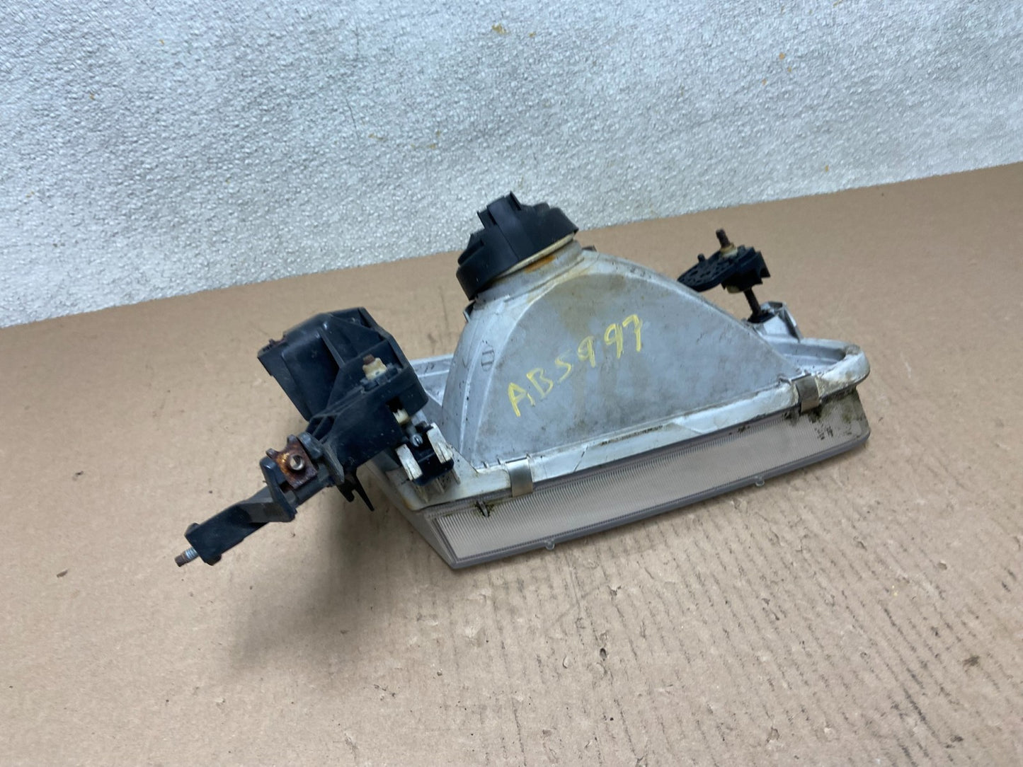 1998 to 2000 Toyota Corolla Front Left Driver Side Headlight AB5997 DW6