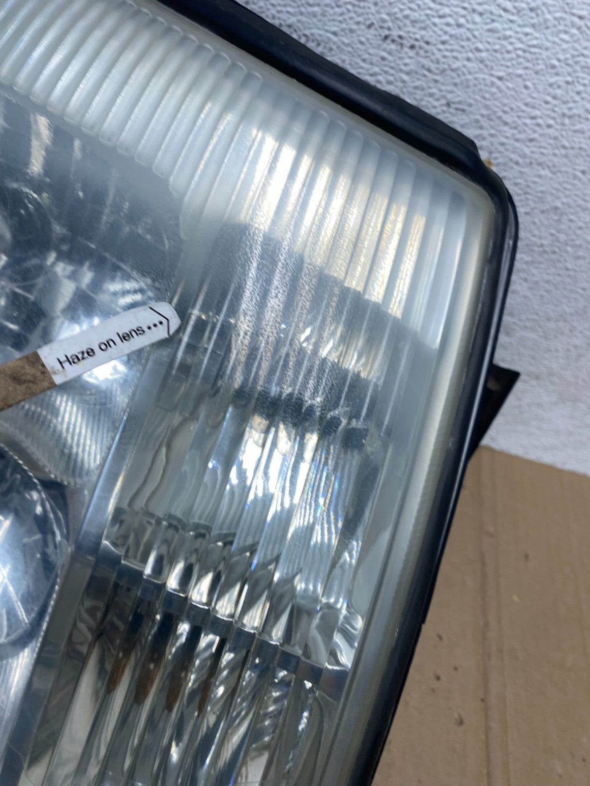 2002-2006 Cadillac Escalade Right Passenger Side Xenon Headlight AE9028 DW4